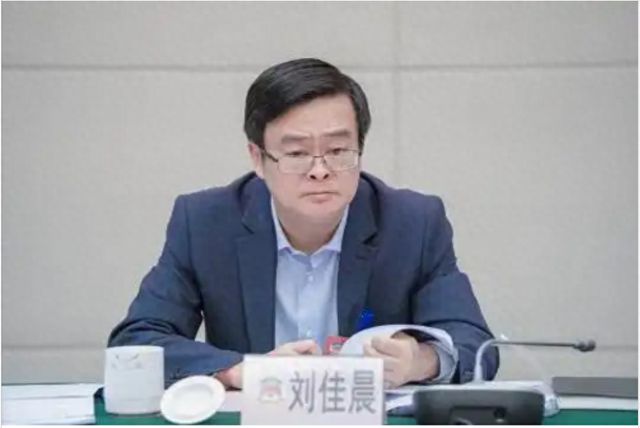 昆明原市长刘佳晨，被免职