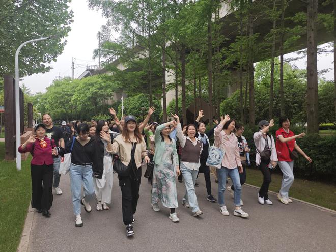 白沙洲街道万福林社区联合工会 “学习劳模精神·争做劳动先锋”集中入会活动