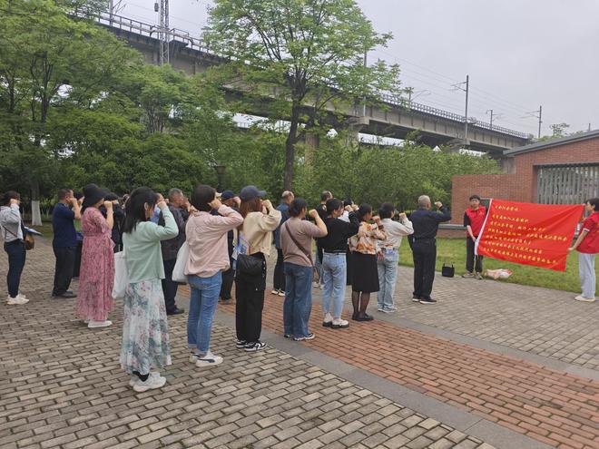 白沙洲街道万福林社区联合工会 “学习劳模精神·争做劳动先锋”集中入会活动