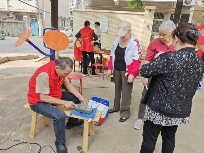 武昌区白沙洲街道佳韵社区开展爱佳合伙人·“佳”守护——便民服务惠民活动