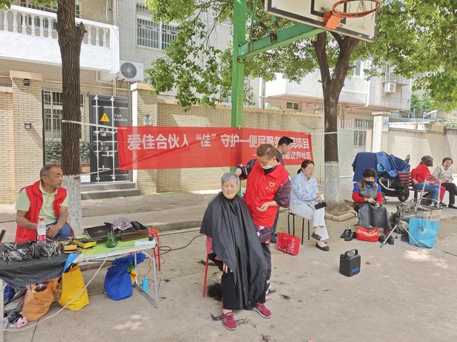 武昌区白沙洲街道佳韵社区开展爱佳合伙人·“佳”守护——便民服务惠民活动