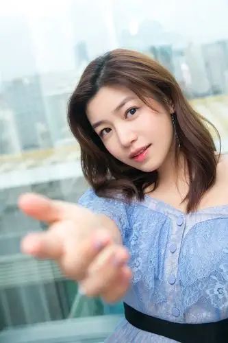 41岁陈妍希刚离婚又曝新恋情，男友比她小19岁？本人发文回应：假的就是假的，它真不了
