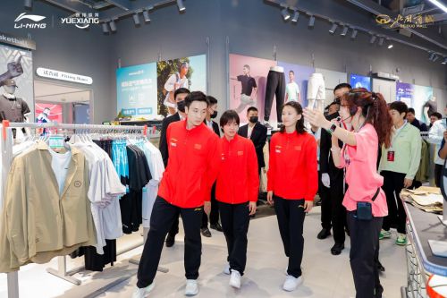 李宁新店共鉴会暨中国国家跳水队见面会在石家庄北国商城圆满举行