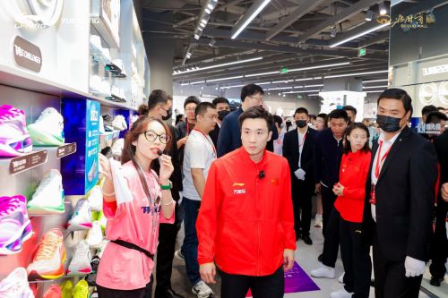 李宁新店共鉴会暨中国国家跳水队见面会在石家庄北国商城圆满举行