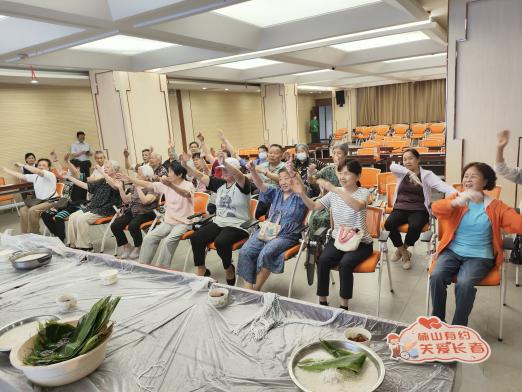 江汉区万松街道王家墩社区开展“清廉裹‘清’”粽·温情暖邻里”端午节活动
