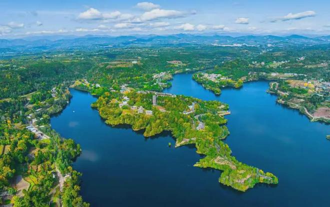 旅行者把目光投向川陕交界的冷门宝藏城市——巴中