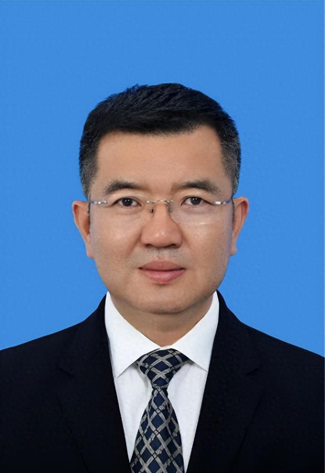 何爱军，跨省履新