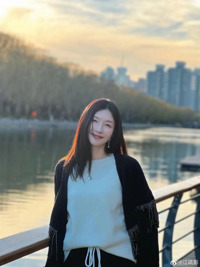 江疏影被曝与富商海外产子？工作室回应