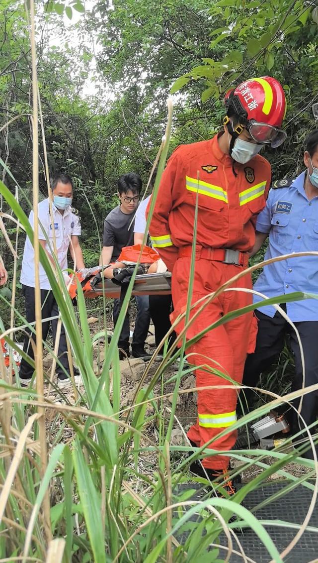 事发一网红景区，男孩被七八十斤的石头压住！官方紧急提醒