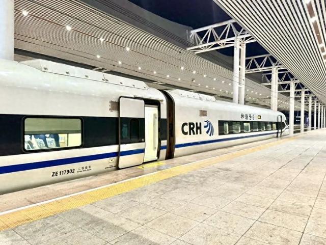 “五一”期间，海南铁路加开夜间列车→