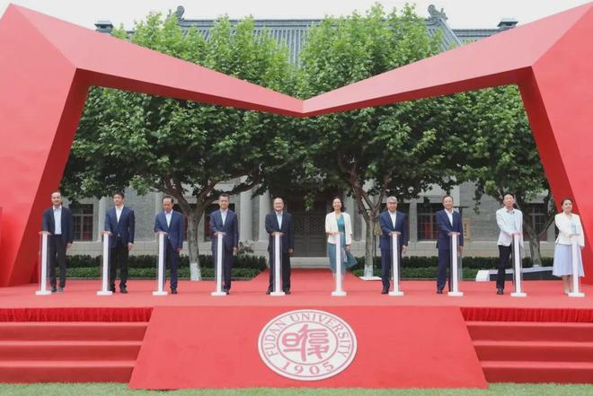 2个月2亿元！复旦校友的“情怀投资”，能否照亮文科的未来？