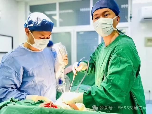 久治不愈！男子剔牙误将牙签吸入肺中感染肺炎，医生提醒：严重可危及生命