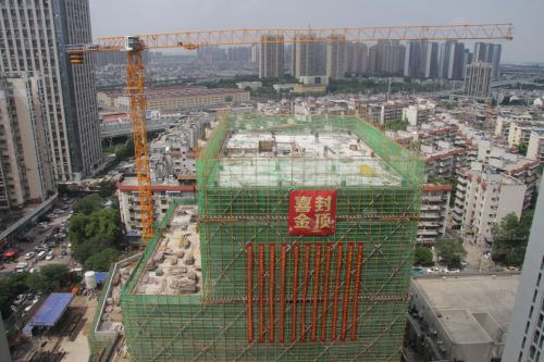 武汉江岸区新建商务复合公交首末站主体结构封顶