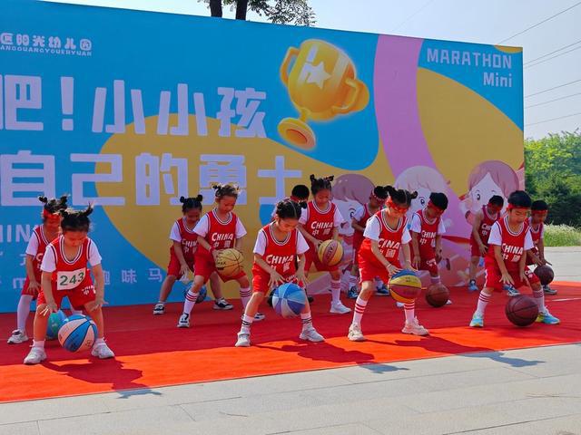 大手牵小手 迷你马拉松燃动童年小宇宙
