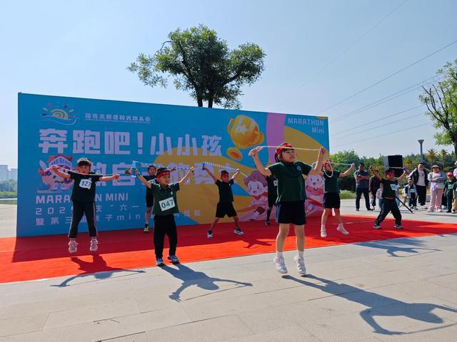 大手牵小手 迷你马拉松燃动童年小宇宙
