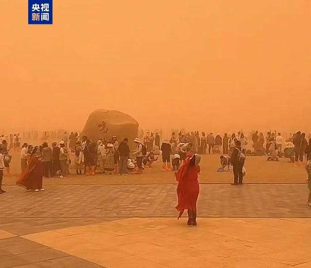 上海暴雨将至,持续到明天！南北同时发预警,知名歌手急喊“快躲去安全地方”