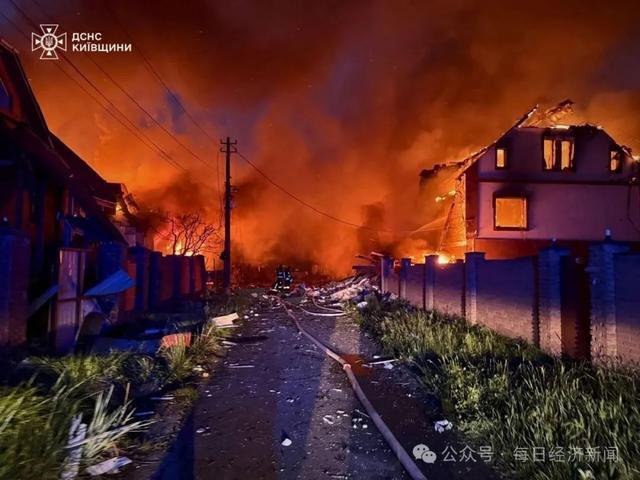 不爽普京，也不爽泽连斯基！特朗普猛批：疯狂、每句话都在制造麻烦、我不喜欢、最好立即停止