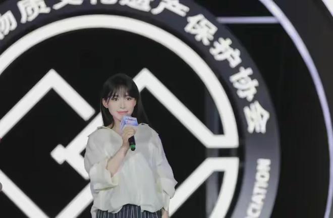 当李子柒接过非遗推广大使聘书，一场传统文化的逆袭已悄然开启？
