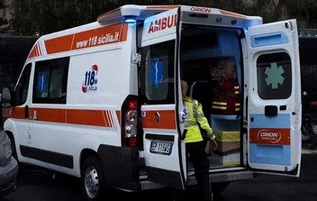 中国游客在意大利西西里岛遭遇交通事故，1人遇难2人受伤