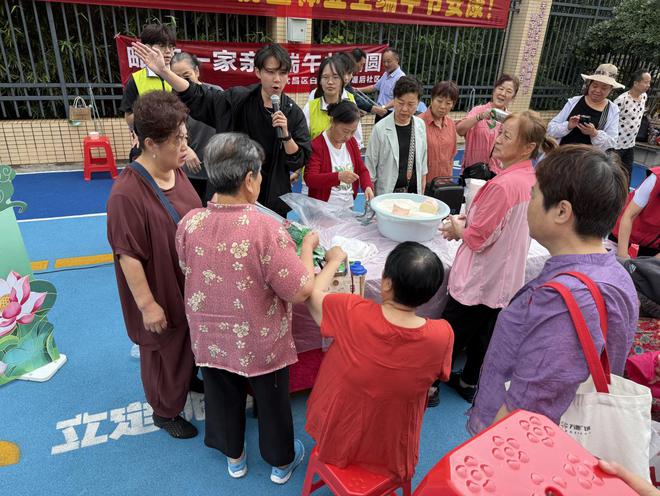 武昌区白沙洲街道堤后社区开展“毗邻一家亲·端午共团圆”端午惠民活动