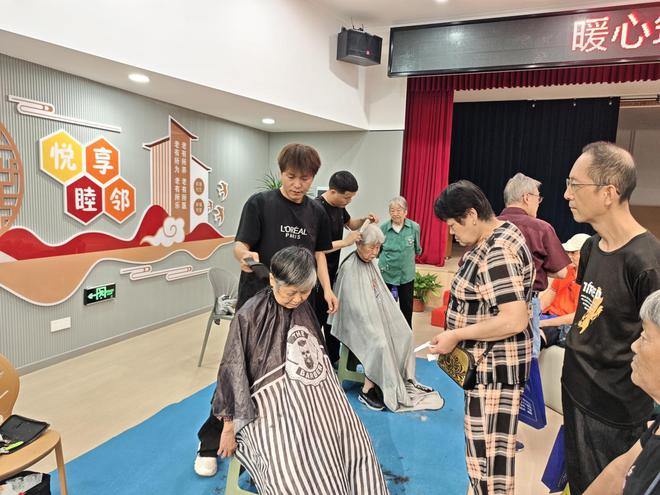 洪山区关山街道海核社区开展 “暖心筑爱·便民同行”便民服务活动