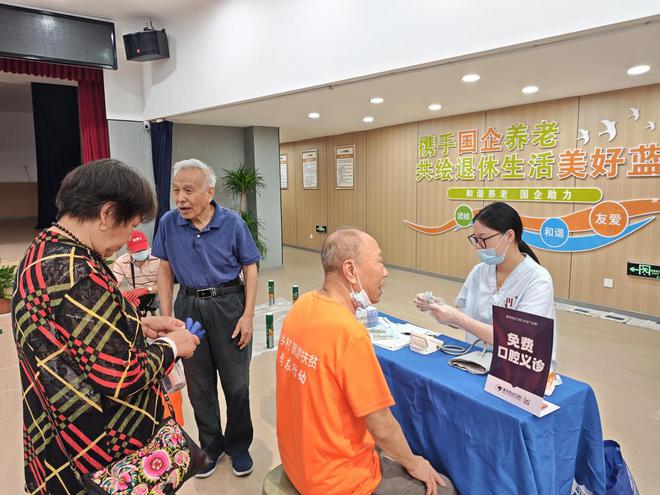 洪山区关山街道海核社区开展 “暖心筑爱·便民同行”便民服务活动