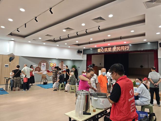 洪山区关山街道海核社区开展 “暖心筑爱·便民同行”便民服务活动