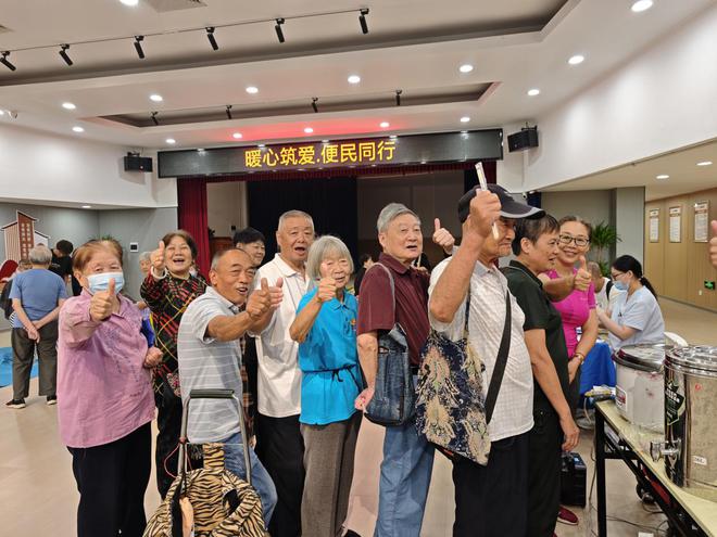 洪山区关山街道海核社区开展 “暖心筑爱·便民同行”便民服务活动