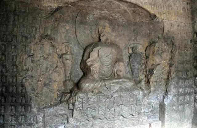 河南一水库水位下降现千佛石窟，有1043尊石佛几乎全部被敲掉头部，水库管理人员：汛期将至，禁止参观