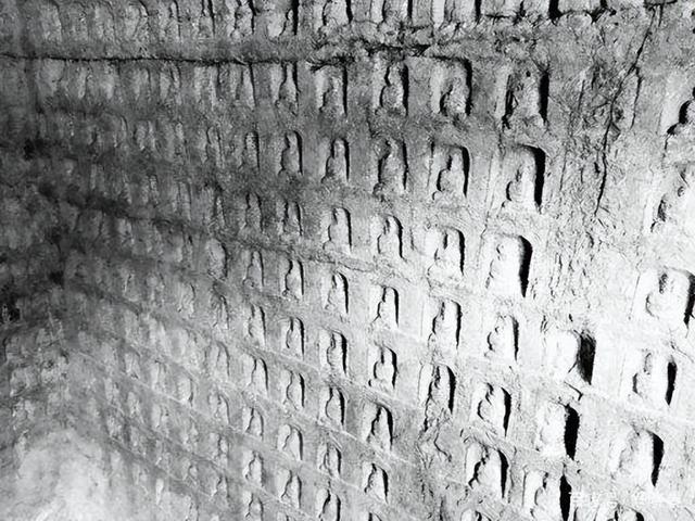 河南一水库水位下降现千佛石窟，有1043尊石佛几乎全部被敲掉头部，水库管理人员：汛期将至，禁止参观