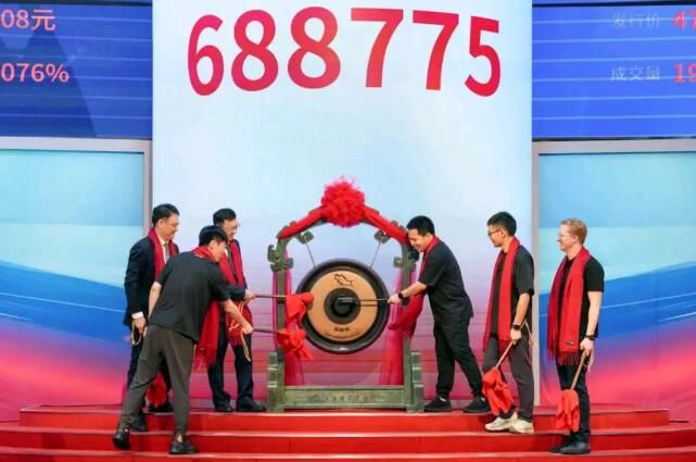 10年8轮融资，700亿市值！90后刘靖康成科创板最年轻董事长？