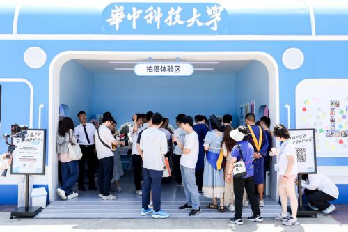 从向往到启程：华科大毕业影像展里的“青春接力”