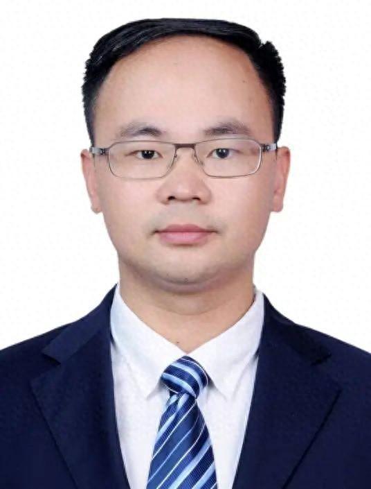 王达任厦门市科技局党组书记