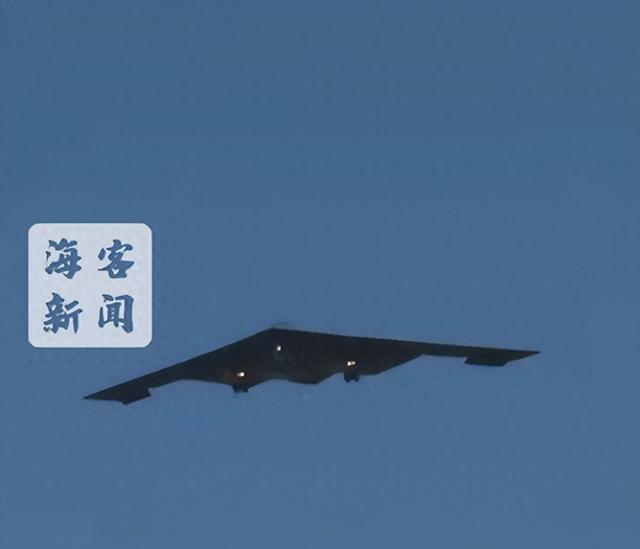 美媒曝B-2轰炸机内部结构：配备厕所、微波炉、存放零食的冷藏箱