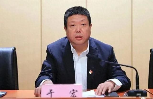 4名厅官被查，2人主动投案