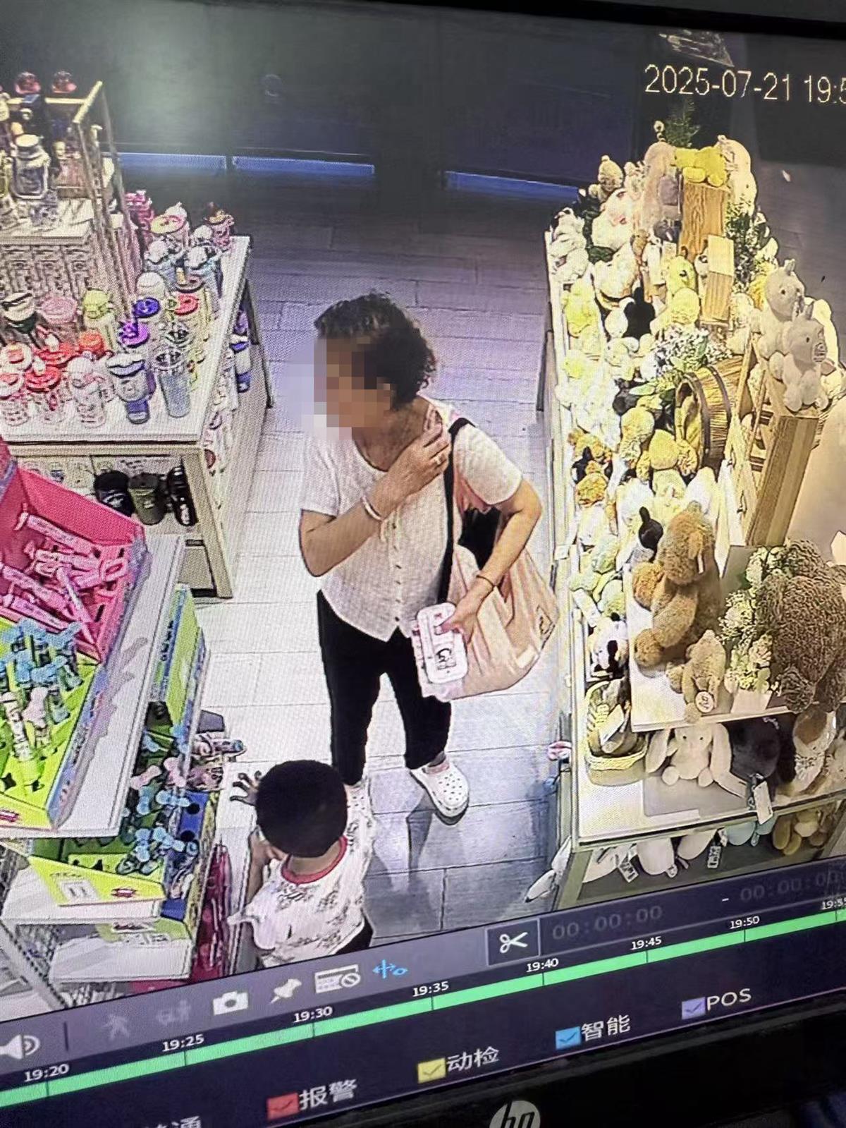 “贪小便宜”在商圈盗窃，婆婆、女儿、儿媳被拘留