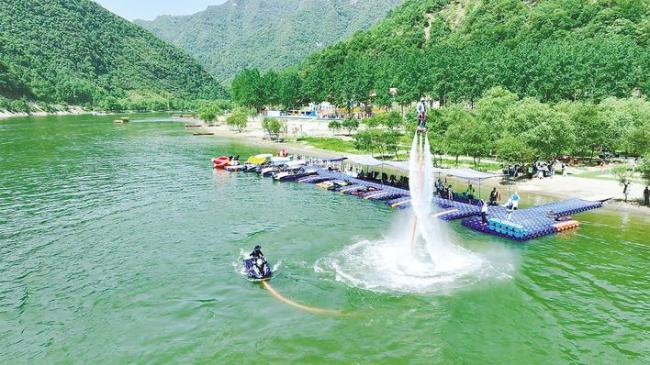 南河小三峡解锁山水新玩法  水上飞人让游客尖叫连连