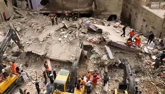 巴基斯坦卡拉奇一栋楼房倒塌 已致14人死亡