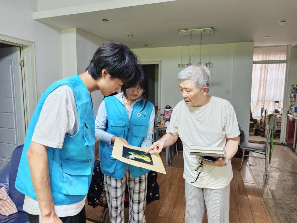 黄鹤楼街道读书社区开展  “银发求知润夕阳·邻里温情享健康”惠民项目