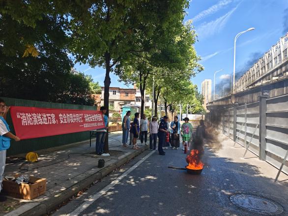 武昌区白沙洲街道八铺街社区开展  “消防演练进万家，安全你我共同行”消防安全宣传活动