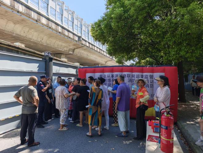武昌区白沙洲街道八铺街社区开展  “消防演练进万家，安全你我共同行”消防安全宣传活动
