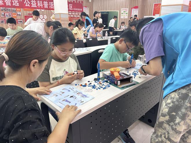 “科技创造·AI引领未来”科技集市嘉年华活动