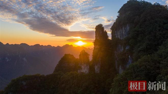 柴埠溪大峡谷开启“22℃清凉模式”