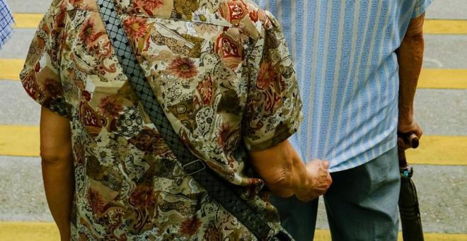 日本八旬老人持刀杀妻后切腹轻生被逮捕