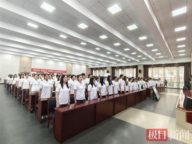 1961名志愿者赴15省基层服务 湖北大学生西部计划出征