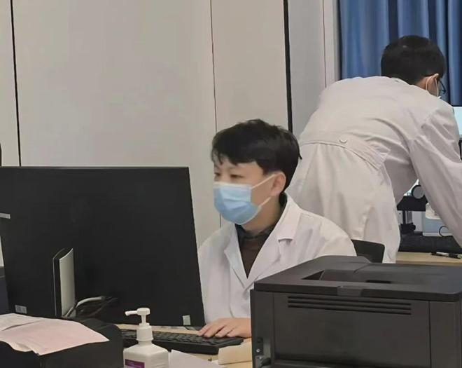 大二医学生飞机上救人遭质疑，本人回应